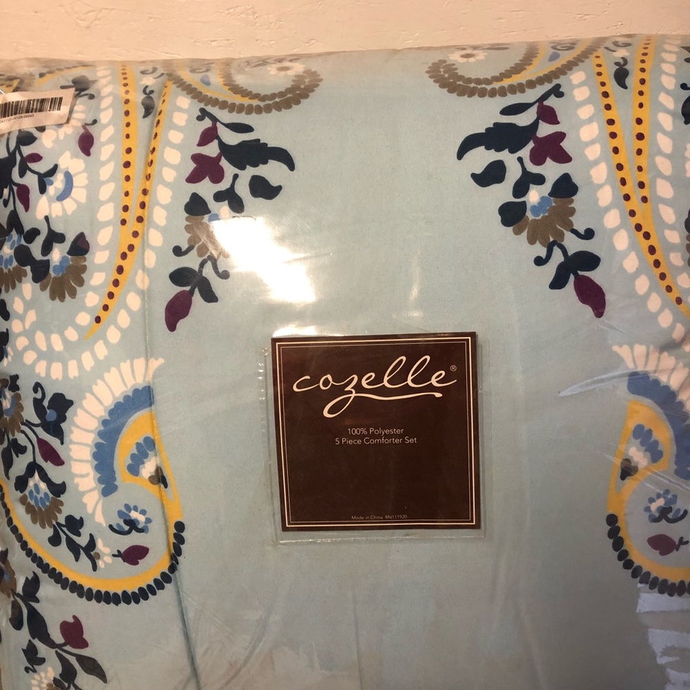 Queen size bedspread.